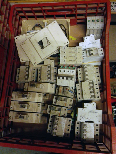 material ferreteria griferia electricidad consultar modelos y cantidades